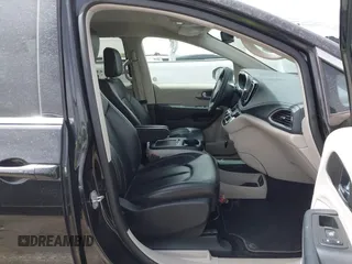 2023 Chrysler Pacifica Hybrid Touring L с VIN 2C4RC1L78PR551371, выставлен на аукционе IAAI как лот 42235410 с пробегом 49 519 миль миль и . История ставок и продаж доступна на DreamBid. Изображение 5.