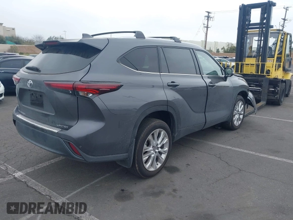 2024 Toyota Highlander LE z VIN 5TDKDRAH7RS534256, wystawiony jako IAAI lot #41609608 z przebiegiem 6 255 mil mil oraz . Historia ofert i sprzedaży dostępna na DreamBid. Obrazek 4.