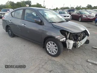 2019 Nissan Versa SV z VIN 3N1CN7AP1KL881397, wystawiony jako IAAI lot #41770138 z przebiegiem 122 613 mil mil oraz . Historia ofert i sprzedaży dostępna na DreamBid. Obrazek 1.