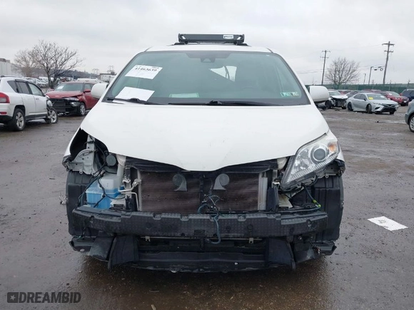 2019 Toyota Sienna XLE with VIN 5TDDZ3DC8KS215123, listed as a IAAI auction lot 41463639 with 138,815 mi miles. Bid and sale history available at carsss.com. Image 6.