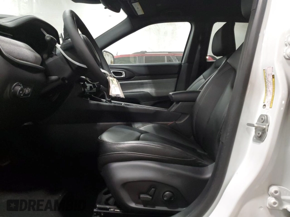 2024 Jeep Compass Latitude Lux z VIN 3C4NJDFN0RT127036, wystawiony jako Copart lot #41433235 z przebiegiem 2 361 mil mil oraz Szkoda całkowita • Salvage title. Historia ofert i sprzedaży dostępna na DreamBid. Obrazek 7.
