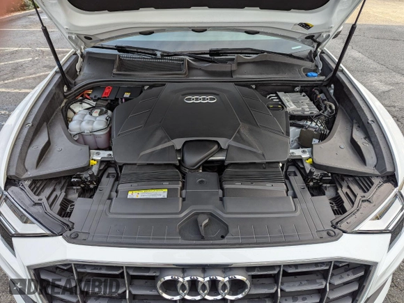 2019 Audi Q8 Premium z VIN WA1AVAF15KD025669, wystawiony jako Copart lot #44674885 z przebiegiem 48 524 mil mil oraz Czysty tytuł • Clean title. Historia ofert i sprzedaży dostępna na DreamBid. Obrazek 7.