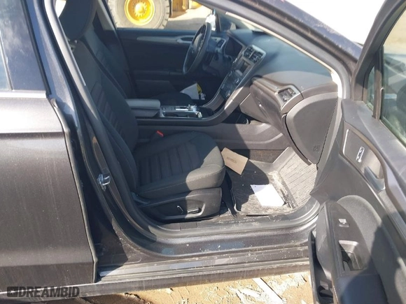 2018 Ford Fusion SE with VIN 3FA6P0HD7JR211569, listed as a IAAI auction lot 41792146 with 187,505 mi miles. Bid and sale history available at carsss.com. Image 5.