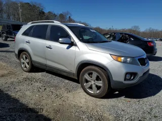 2013 Kia Sorento EX z VIN 5XYKUDA22DG335605, wystawiony jako Copart lot #47260645 z przebiegiem 175 314 mil mil oraz Szkoda całkowita • Salvage title. Historia ofert i sprzedaży dostępna na DreamBid. Obrazek 4.