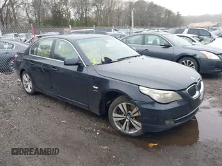 2009 BMW 5 Series 528i xDrive z VIN WBANV135X9C151005, wystawiony jako IAAI lot #39187742 z przebiegiem 250 923 mil mil oraz . Historia ofert i sprzedaży dostępna na DreamBid. Obrazek 1.