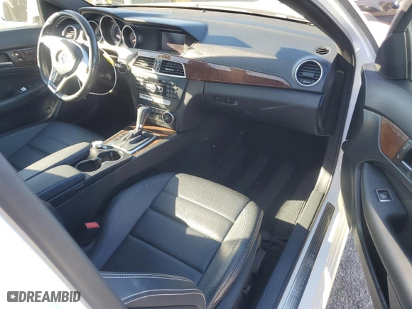 2015 Mercedes-Benz C-Class C 250 with VIN WDDGJ4HB3FG369353, listed as a Copart auction lot 88438815 with 200,335 mi miles and Clean Title. Bid and sale history available at carsss.com. Image 8.