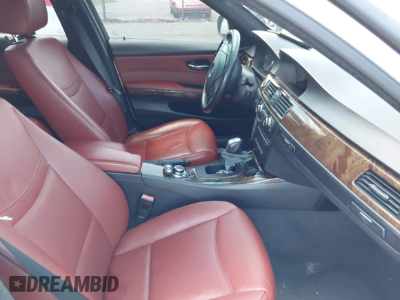 2009 BMW 3 Series 328i xDrive z VIN WBAPK53529A511372, wystawiony jako IAAI lot #42412869 z przebiegiem 213 597 mil mil oraz . Historia ofert i sprzedaży dostępna na DreamBid. Obrazek 5.