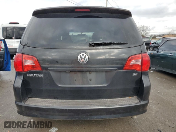 2014 Volkswagen Routan SE with VIN 2C4RVABG5ER135304, listed as a Copart auction lot 83957644 with 118,035 mi miles and Clean title. Bid and sale history available at DreamBid. Image 6.