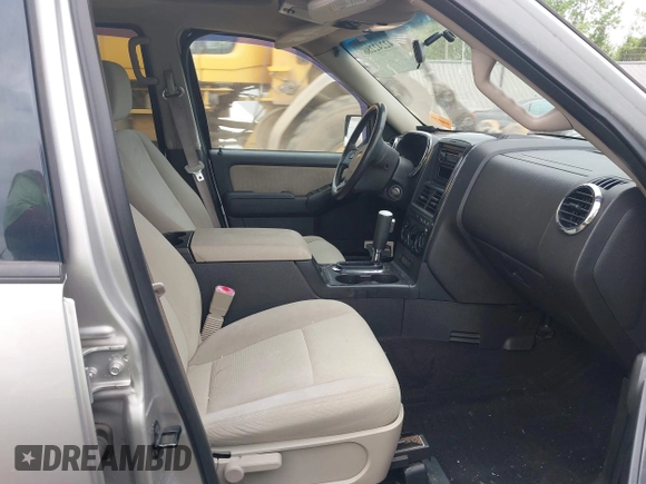 2008 Ford Explorer XLT z VIN 1FMEU73E08UA01188, wystawiony jako IAAI lot #42242286 z przebiegiem 128 226 mil mil oraz . Historia ofert i sprzedaży dostępna na DreamBid. Obrazek 5.