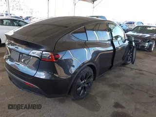 2024 Tesla Model Y с VIN 7SAYGDED5RF194219, выставлен на аукционе IAAI как лот 41594132 с пробегом 21 255 миль миль и . История ставок и продаж доступна на DreamBid. Изображение 4.