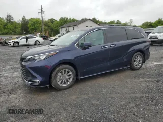 2024 Toyota Sienna XLE z VIN 5TDYSKFC1RS123018, wystawiony jako Copart lot #56374585 z przebiegiem 11 077 mil mil oraz Szkoda całkowita • Salvage title. Historia ofert i sprzedaży dostępna na DreamBid. Obrazek 1.