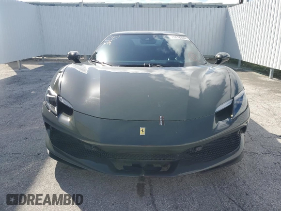 2023 Ferrari 296 GTB z VIN ZFF99SLA3P0294907, wystawiony jako Copart lot #79018584 z przebiegiem 2 504 mil mil oraz Czysty tytuł • Clean title. Historia ofert i sprzedaży dostępna na DreamBid. Obrazek 5.
