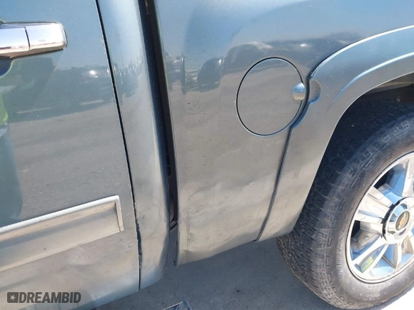 2010 Chevrolet Silverado 1500 LT with VIN 3GCRKSE33AG251396, listed as a IAAI auction lot 41773362 with 176,979 mi miles. Bid and sale history available at carsss.com. Image 14.