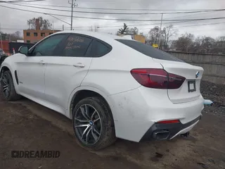 2018 BMW X6 xDrive35i z VIN 5UXKU2C52J0X51312, wystawiony jako IAAI lot #41837606 z przebiegiem 148 722 mil mil oraz . Historia ofert i sprzedaży dostępna na DreamBid. Obrazek 3.
