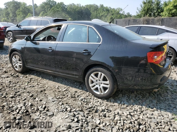 2007 Volkswagen Jetta Wolfsburg Edition z VIN 3VWEG71K67M079026, wystawiony jako Copart lot #60512895 z przebiegiem 71 380 mil mil oraz Szkoda całkowita • Salvage title. Historia ofert i sprzedaży dostępna na DreamBid. Obrazek 2.