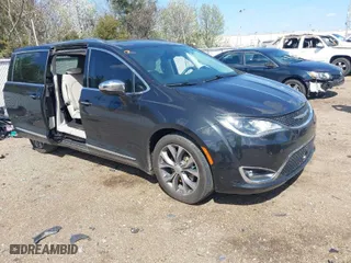 2017 Chrysler Pacifica Limited with VIN 2C4RC1GG5HR812600, listed as a IAAI auction lot 41747528 with 88,810 mi miles. Bid and sale history available at carsss.com. Image 1.
