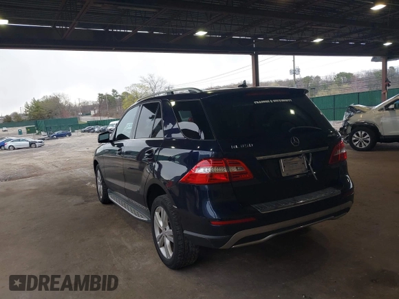 2014 Mercedes-Benz M 350 with VIN 4JGDA5HB0EA399894, listed as a IAAI auction lot 42040960 with 189,714 mi miles and . Bid and sale history available at carsss.com. Image 3.