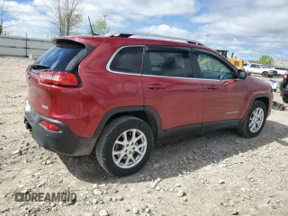 2017 Jeep Cherokee Latitude with VIN 1C4PJMCS7HW525503, listed as a Copart auction lot 58269015 with 110,455 mi miles and Salvage title. Bid and sale history available at DreamBid. Image 3.