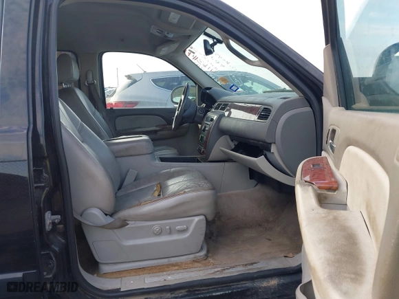 2007 Chevrolet Suburban LT with VIN 3GNFC16057G196996, listed as a IAAI auction lot 41631144 with 1 mi miles. Bid and sale history available at carsss.com. Image 5.