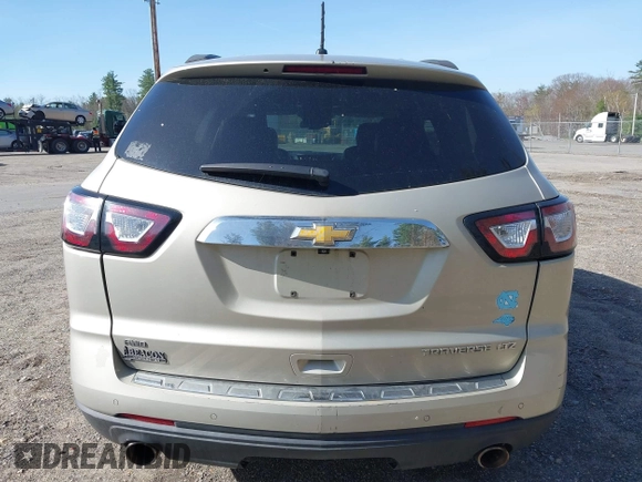2013 Chevrolet Traverse LTZ z VIN 1GNKVLKD1DJ202428, wystawiony jako IAAI lot #42134820 z przebiegiem 126 532 mil mil oraz . Historia ofert i sprzedaży dostępna na DreamBid. Obrazek 17.