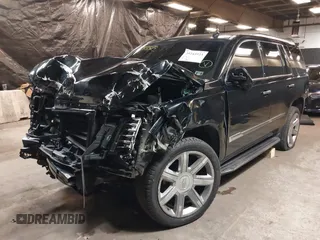 2017 Cadillac Escalade Luxury z VIN 1GYS4BKJXHR357489, wystawiony jako IAAI lot #39243523 z przebiegiem 60 265 mil mil oraz . Historia ofert i sprzedaży dostępna na DreamBid. Obrazek 2.