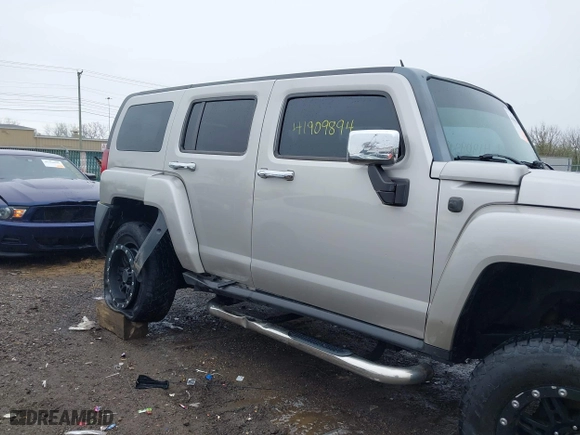 2006 Hummer H3 with VIN 5GTDN136168100264, listed as a IAAI auction lot 41909894 with 136,284 mi miles. Bid and sale history available at carsss.com. Image 6.