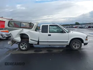 2001 Chevrolet S-10 LS with VIN 1GCCS19511K146361, listed as a IAAI auction lot 41170185 with 103,937 mi miles and . Bid and sale history available at DreamBid. Image 13.