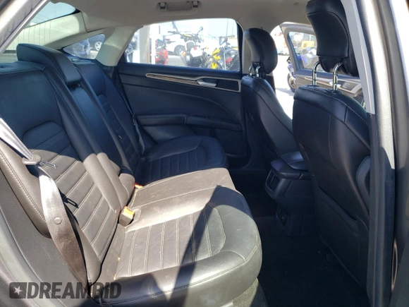 2013 Ford Fusion SE Hybrid z VIN 3FA6P0LUXDR362711, wystawiony jako Copart lot #57060425 z przebiegiem 155 031 mil mil oraz Szkoda całkowita • Salvage title. Historia ofert i sprzedaży dostępna na DreamBid. Obrazek 10.