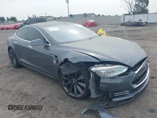2013 Tesla Model S with VIN 5YJSA1AG5DFP13149, listed as a IAAI auction lot 42116437 with 140,999 mi miles. Bid and sale history available at carsss.com. Image 1.