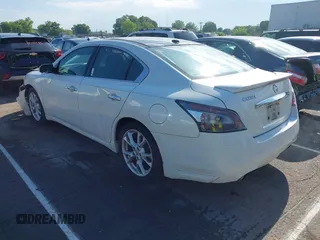 2013 Nissan Maxima SV z VIN 1N4AA5AP0DC821880, wystawiony jako IAAI lot #42222182 z przebiegiem 134 622 mil mil oraz . Historia ofert i sprzedaży dostępna na DreamBid. Obrazek 3.