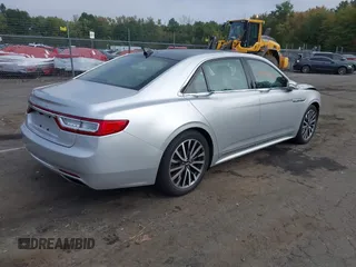 2019 Lincoln Continental Select with VIN 1LN6L9TK2K5606176, listed as a IAAI auction lot 40445548 with 32,327 mi miles. Bid and sale history available at carsss.com. Image 4.