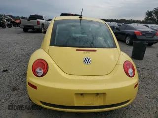 2010 Volkswagen New Beetle Coupe with VIN 3VWPW3AG1AM030114, listed as a Copart auction lot 88204815 with 157,927 mi miles and Salvage Title. Bid and sale history available at carsss.com. Image 6.