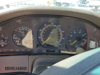1995 Mercedes-Benz S 320 z VIN WDBGA33E5SA282877, wystawiony jako Copart lot #56253725 z przebiegiem Nie podano mil oraz Szkody całkowita. Historia ofert i sprzedaży dostępna na DreamBid. Obrazek 9.
