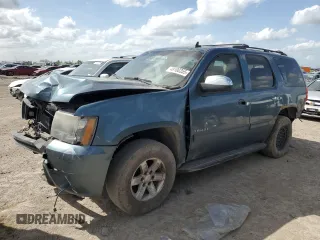 2010 Chevrolet Tahoe LT z VIN 1GNUCBE01AR105048, wystawiony jako Copart lot #49100355 z przebiegiem 240 820 mil mil oraz Szkoda całkowita • Salvage title. Historia ofert i sprzedaży dostępna na DreamBid. Obrazek 1.