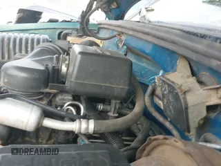 1998 GMC Sierra 1500 с VIN 2GTEK19R8W1553399, выставлен на аукционе IAAI как лот 42371585 с пробегом 3 516 619 миль миль и . История ставок и продаж доступна на DreamBid. Изображение 19.