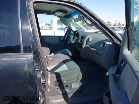 2006 Ford Expedition XLS with VIN 1FMPU13516LA28019, listed as a IAAI auction lot 41314147 with 220,636 mi miles. Bid and sale history available at carsss.com. Image 5.