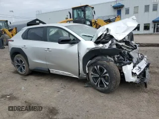2023 Toyota bZ4X XLE z VIN JTMAAAAA8PA020788, wystawiony jako Copart lot #52900874 z przebiegiem Nie podano mil oraz Szkoda całkowita • Salvage title. Historia ofert i sprzedaży dostępna na DreamBid. Obrazek 4.