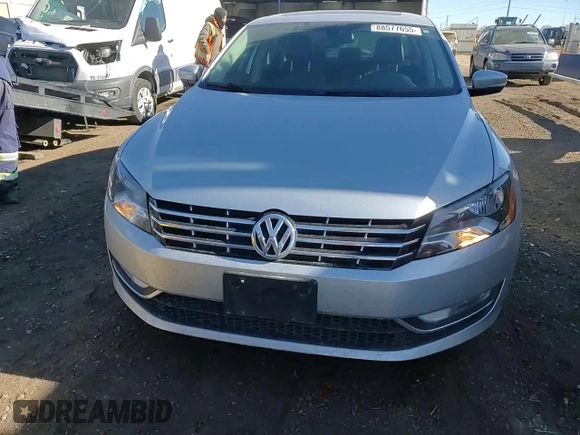 2015 Volkswagen Passat SEL Premium z VIN 1VWCV7A30FC093090, wystawiony jako Copart lot #88577655 z przebiegiem 63 000 mil mil oraz Szkoda całkowita • Salvage title. Historia ofert i sprzedaży dostępna na DreamBid. Obrazek 10.