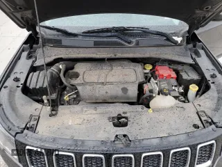 2019 Jeep Compass Latitude z VIN 3C4NJCBB3KT756088, wystawiony jako Copart lot #48747535 z przebiegiem 63 572 mil mil oraz Szkoda całkowita • Salvage title. Historia ofert i sprzedaży dostępna na DreamBid. Obrazek 12.