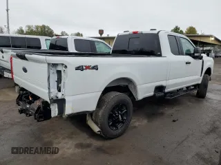 2023 Ford F-250 XL z VIN 1FT8X2BA3PEC95740, wystawiony jako Copart lot #68898844 z przebiegiem 10 044 mil mil oraz Szkoda całkowita • Salvage title. Historia ofert i sprzedaży dostępna na DreamBid. Obrazek 3.
