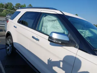 2018 Ford Explorer Platinum z VIN 1FM5K8HT8JGA01933, wystawiony jako IAAI lot #42472016 z przebiegiem 57 607 mil mil oraz . Historia ofert i sprzedaży dostępna na DreamBid. Obrazek 13.