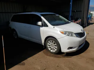 2013 Toyota Sienna XLE с VIN 5TDDK3DC9DS052022, выставлен на аукционе Copart как лот 62444725 с пробегом 241 187 миль миль и Списание • Salvage title. История ставок и продаж доступна на DreamBid. Изображение 4.