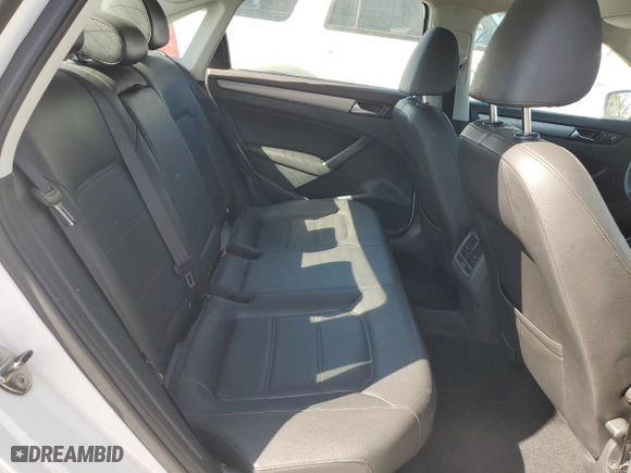 2014 Volkswagen Passat SE with VIN 1VWBP7A36EC002280, listed as a Copart auction lot 45339645 with 176,445 mi miles and Salvage Title. Bid and sale history available at carsss.com. Image 10.