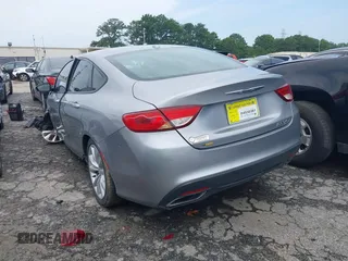 2015 Chrysler 200 S z VIN 1C3CCCBB4FN724861, wystawiony jako IAAI lot #39997320 z przebiegiem 113 501 mil mil oraz . Historia ofert i sprzedaży dostępna na DreamBid. Obrazek 3.