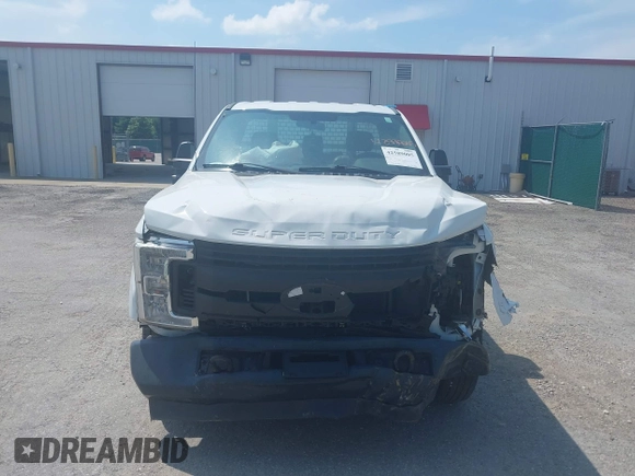 2018 Ford F-250 XL z VIN 1FDBF2A60JEC21183, wystawiony jako IAAI lot #42589005 z przebiegiem 76 581 mil mil oraz . Historia ofert i sprzedaży dostępna na DreamBid. Obrazek 11.