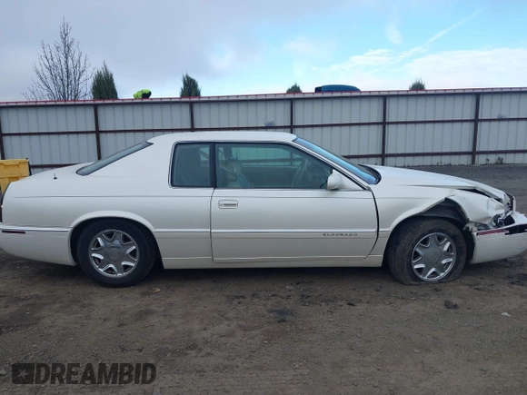 1998 Cadillac Eldorado z VIN 1G6EL12Y2WU603722, wystawiony jako IAAI lot #41879733 z przebiegiem 81 780 mil mil oraz . Historia ofert i sprzedaży dostępna na DreamBid. Obrazek 13.