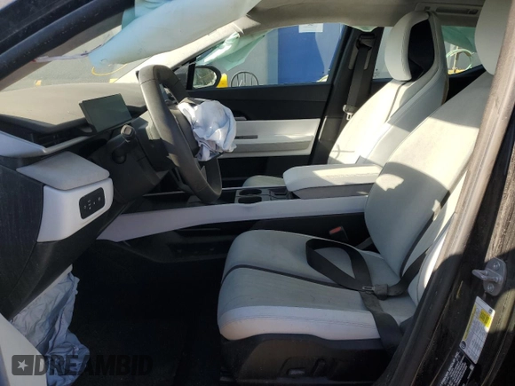 2023 Fisker Ocean One z VIN VCF1ZBU27PG005912, wystawiony jako Copart lot #57087925 z przebiegiem Nie podano mil oraz Szkody całkowita. Historia ofert i sprzedaży dostępna na DreamBid. Obrazek 7.