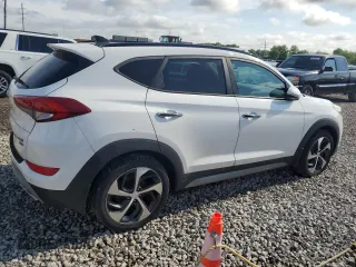 2017 Hyundai Tucson Value z VIN KM8J3CA26HU341948, wystawiony jako Copart lot #56466635 z przebiegiem Nie podano mil oraz Czysty tytuł • Clean title. Historia ofert i sprzedaży dostępna na DreamBid. Obrazek 3.