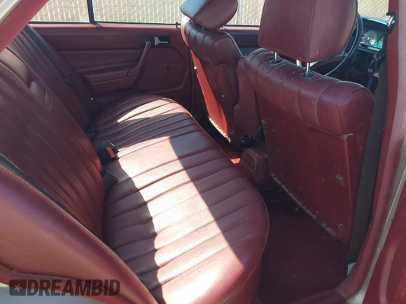 1986 Mercedes-Benz 190 E z VIN WDBDA24D0GF194753, wystawiony jako IAAI lot #42321094 z przebiegiem 135 395 mil mil oraz . Historia ofert i sprzedaży dostępna na DreamBid. Obrazek 8.