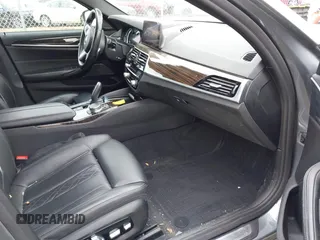 2019 BMW 5 Series 540i xDrive z VIN WBAJE7C52KWW00201, wystawiony jako IAAI lot #42275550 z przebiegiem 78 169 mil mil oraz . Historia ofert i sprzedaży dostępna na DreamBid. Obrazek 5.